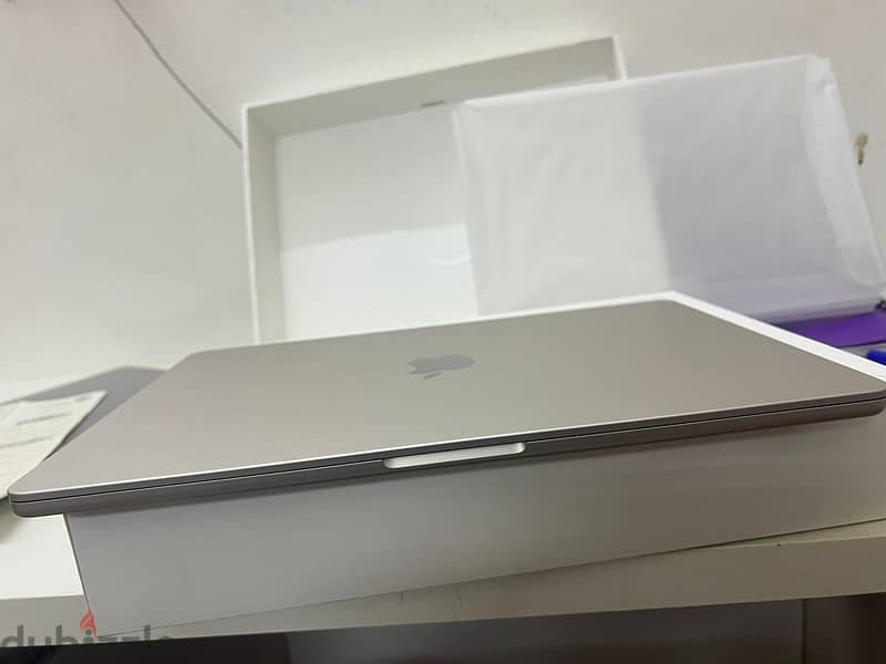 macbook air m3 - ram 8 - 256 - 15”- ماك بوك اير ام٣ رام ٨ 7