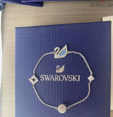 SWAROVSKI Iconic Swan Bracelet (Silver)