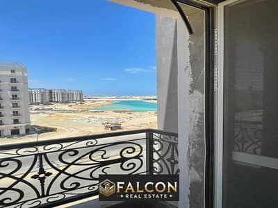 شقة جاهزة للسكن الان متشطبة بالكامل علي البحر في الحي اللاتيني العلمين الجديدة الساحل الشمالي NORTH COAST