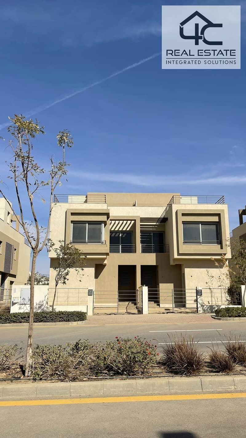 Villa 295 m  for sale in compound palm hills new cairo, special view with installment under price market 0