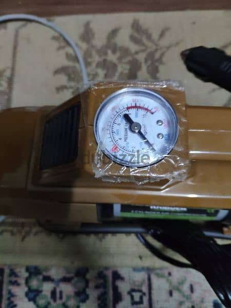 2 cylinder air compressor - منفاخ عجل سيارات بكشاف و شاحن سياره 1