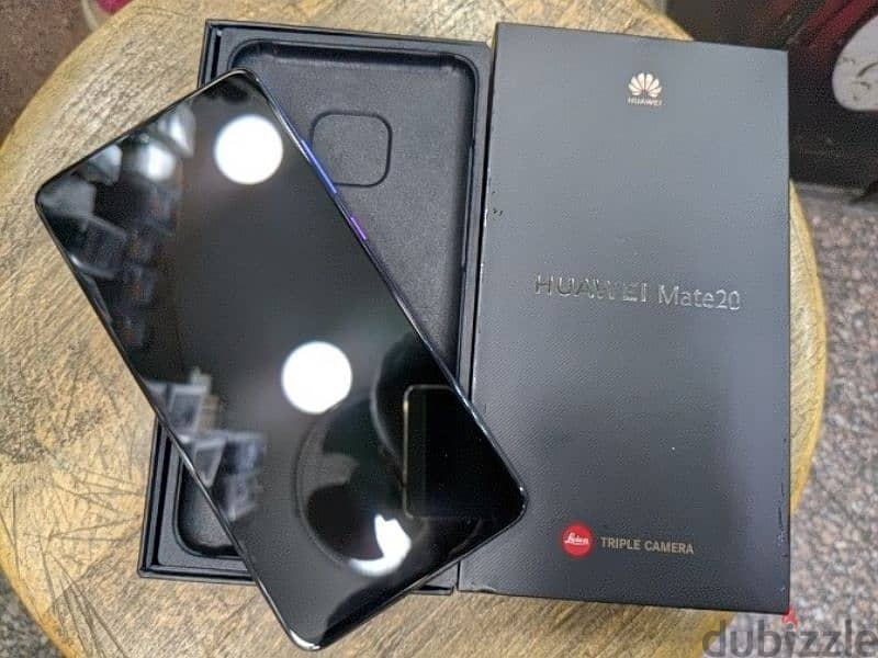 Huawei Mate 20 dual sim 128/6G Blue بحالة الجديد 1