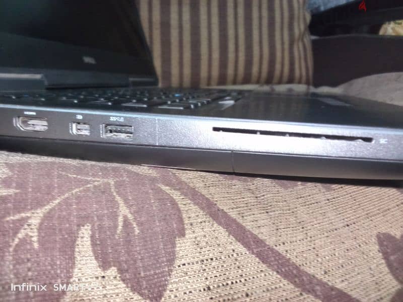 dell precision 7720 حاله ممتازه 6