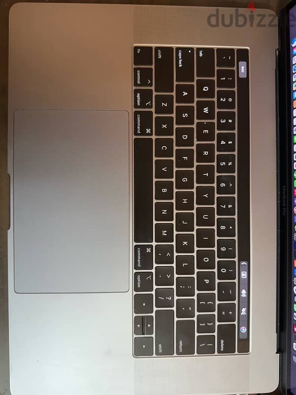 Macbook pro 2018 15 inch with touch bar 2