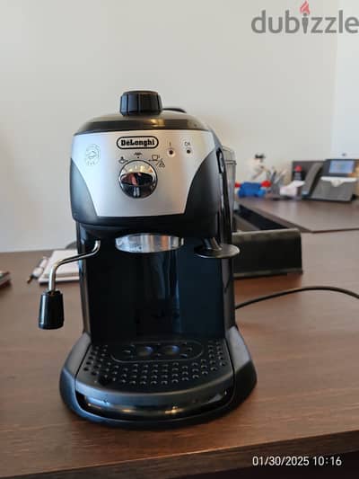 delonghi coffee machine like a new used for a short time