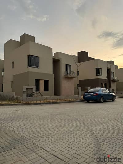 Corner townhouse villa for sale in Badya Palm Hills Compound, October City, in front of MSA University and steps from Mall of Egypt