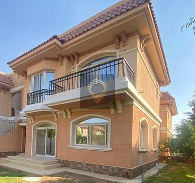 Villa for sale town house in Madinaty VG5 Building area 223 m model i Classic Ultra Super Lux finishes and swimming pool