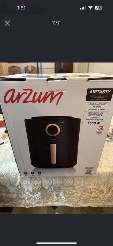 Arzum Air Fryer 4L black and gold colored 10