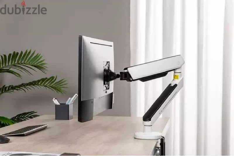 حامل شاشة Fit Gear مع إضاءة مدمجة RGB بتحكم عن بعدMonitor arm desk mot 4