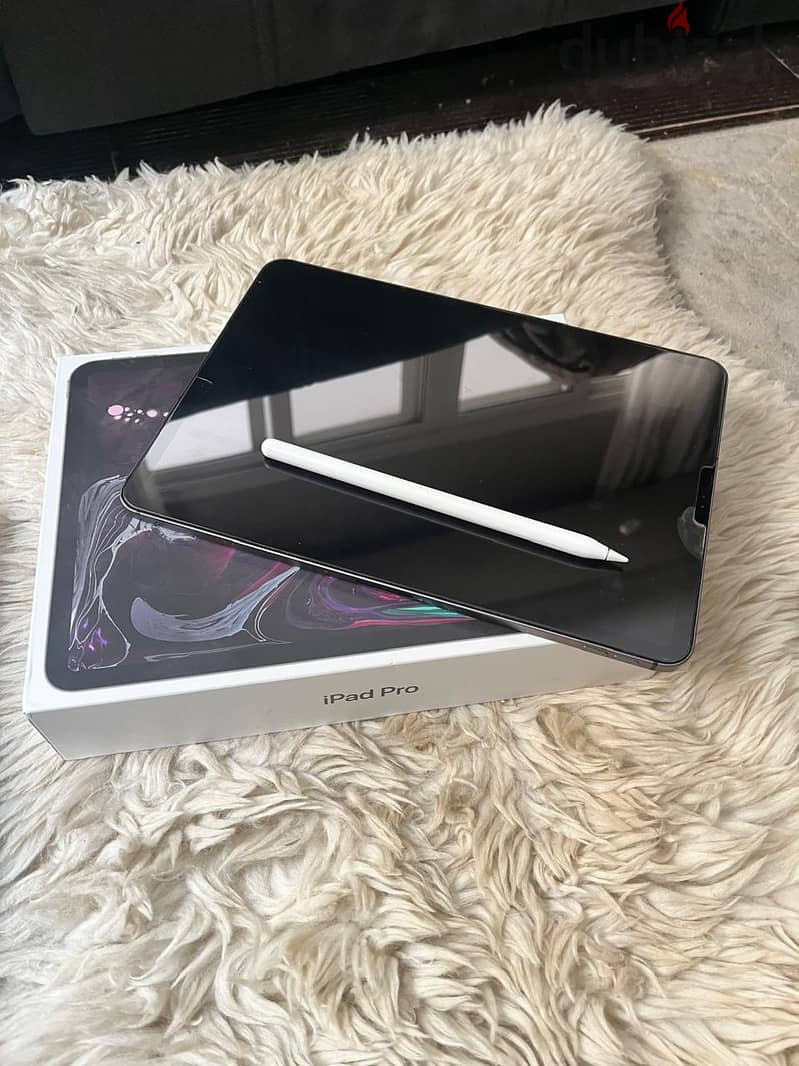 Apple iPad 11 pro (2018) cellular + case + pencil (not functional) 1