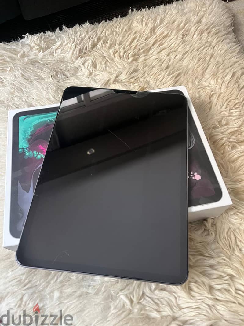 Apple iPad 11 pro (2018) cellular + case + pencil (not functional) 2