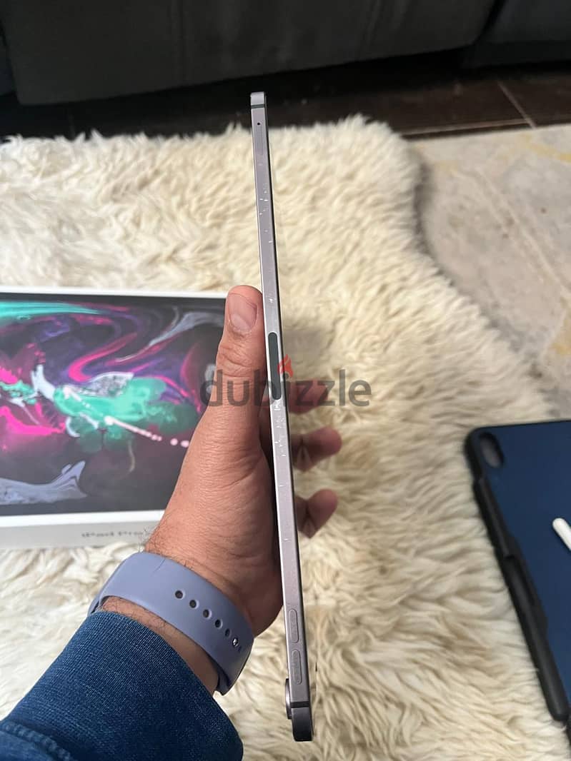 Apple iPad 11 pro (2018) cellular + case + pencil (not functional) 8