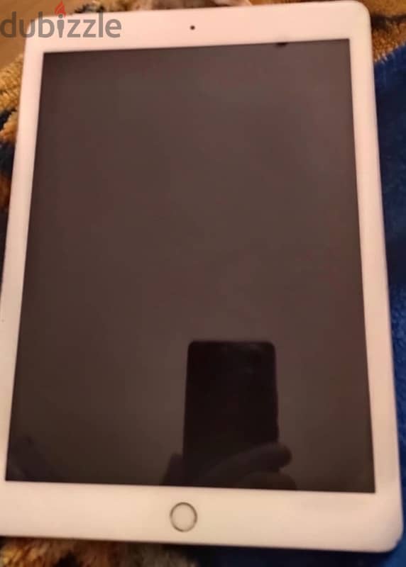 Apple iPad 5th Gen (2017) – 32GB WiFi – Excellent Condition 1