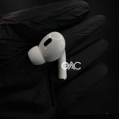 Right side ear Airpods pro 2 Original استعمال اقل من اسبوعين  بدون خدش