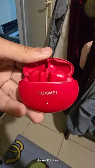 Huawei freebuds 4i متوفر بكل مشتملاته و بحاله ممتازه