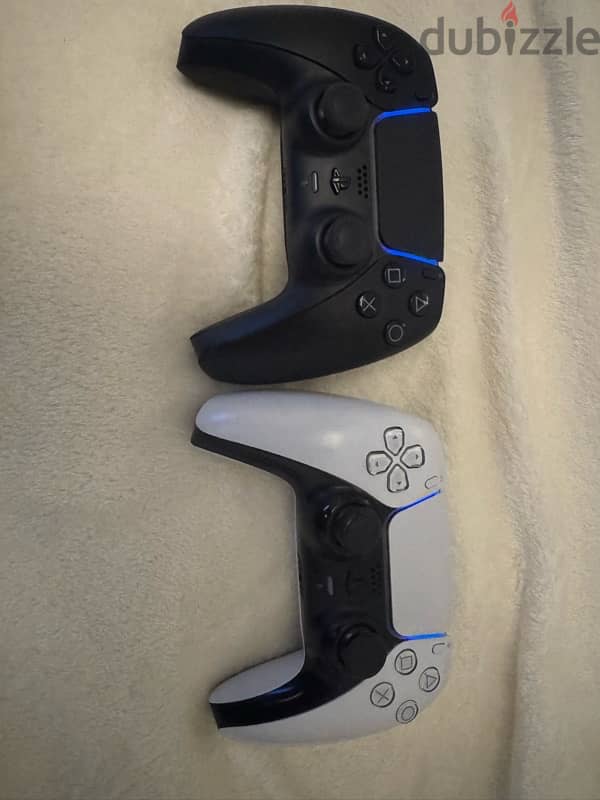 دراعين بلايستيشن ٥ for PlayStation 5 2 controllers 1