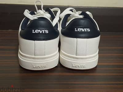 adidas shoe  size 42