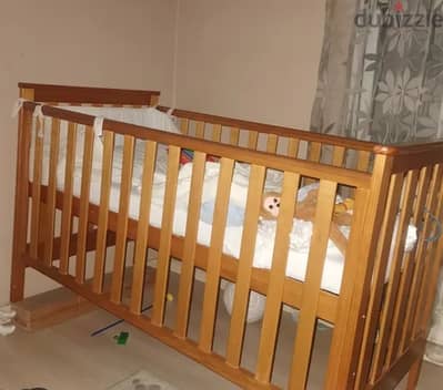 mother care wooden crib سرير خشبي مذركير