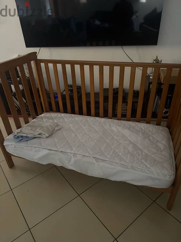 mother care wooden crib سرير خشبي مذركير 1