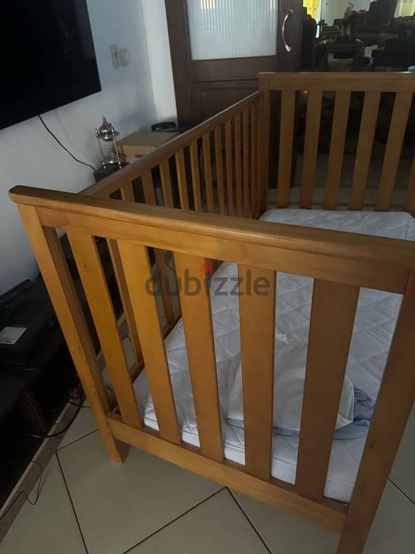 mother care wooden crib سرير خشبي مذركير 2