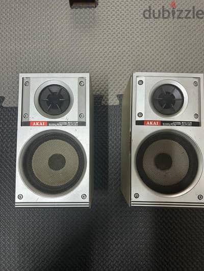 AKAI SW-N3 speakers and AKAI AM-U22 amplifier