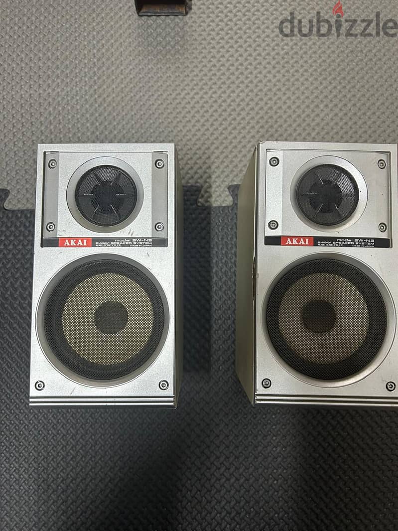 AKAI SW-N3 speakers and AKAI AM-U22 amplifier 0