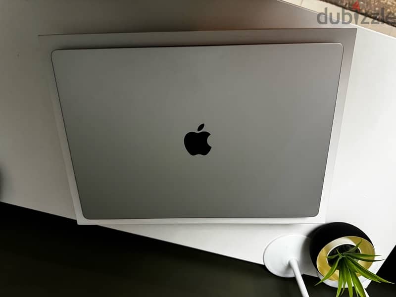 Macbook M1Pro 16 Inch, 1TB Hard disk, Arabic keyboard, silver 2