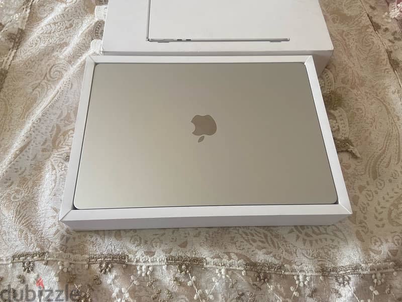 Macbook Air M2 15 Inch جديد تماما بدون ولا خدش بكل حاجته 0