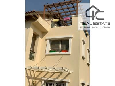 Villa Townhouse  sale 208 m ,Hyde Prak  new cairo ready to move   special  location with installment  under price market