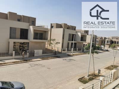 Villa Twin 5 room  for sale in compound palm hills new cairo, ready to move  special view with installment under price market