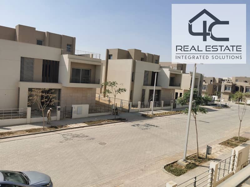 Villa Twin 5 room  for sale in compound palm hills new cairo, ready to move  special view with installment under price market 0