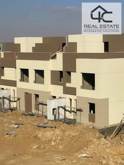 Villa Townhouse  for sale in compound palm hills new cairo,  with installment under price market  prime location