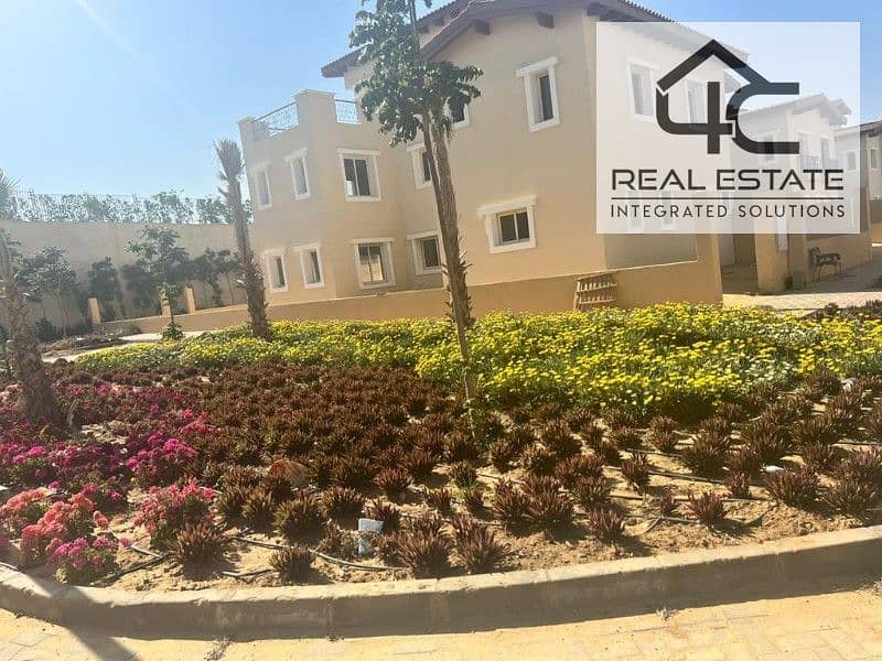 Town house 215m for sale in Hyde Park with down payment and installments, View Landscape. 0