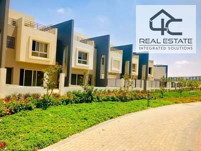 Townhouse Villa 250m Modern For Sale In Hyde Park In Fifth Settlement 5 Bedrooms Ready to move With Installments At The Lowest Price