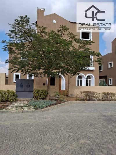 Villa Stand alone classic corner 525 m 6 bedrooms with down payment and installments in prime location for sale in Hyde Park