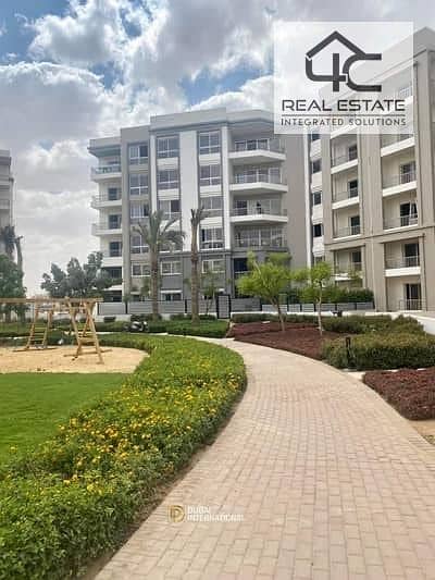 For sale Apartment with private garden 2 bedrooms direct on land scape with down payment 4,1 and installments in Hyde Park Compound