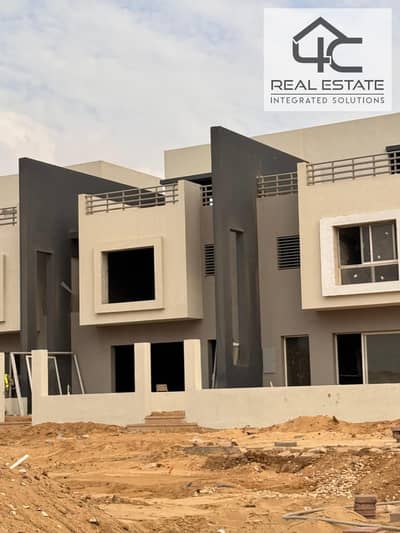 Twin House In Hyde Park, Land Area, 376 m down payment and installments, under the company's price by 20 million in the Fifth Settlement