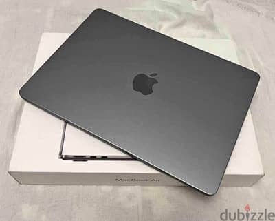 Macbook air m1 13inc كالجديد تماما لم يستخدم