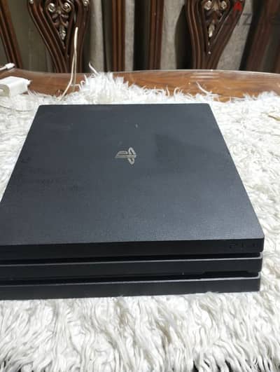 ps4 pro CUH 7218C