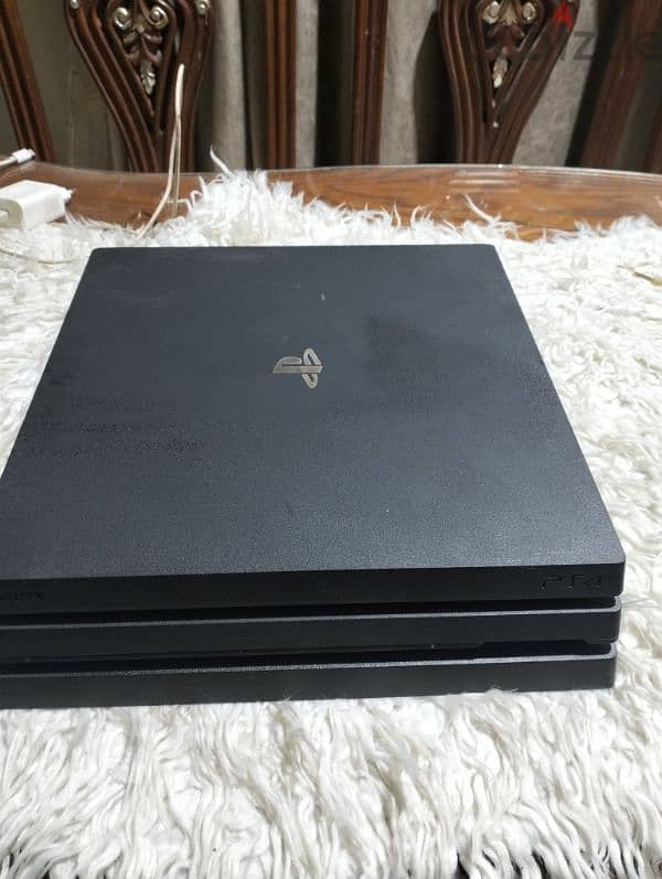 ps4 pro CUH 7218C 0