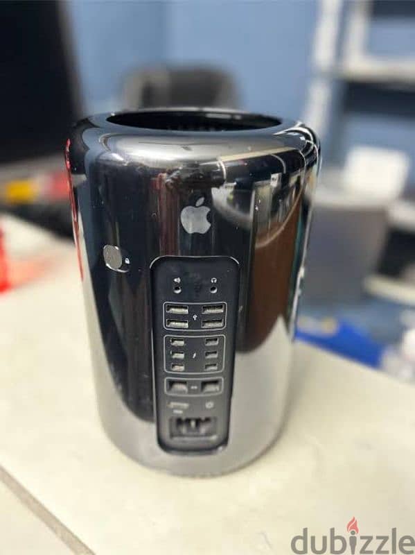 Apple Mac Pro Cylinder (2013 model) 1