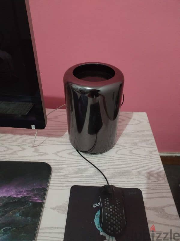 Apple Mac Pro Cylinder (2013 model) 3