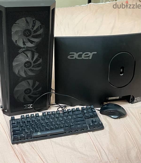 pc with mouse and keyboard and screen 3