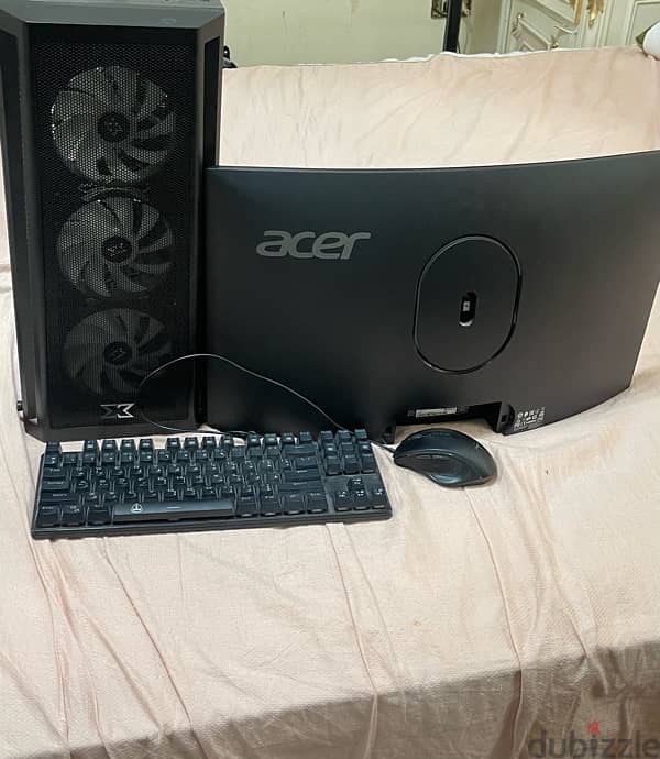 pc with mouse and keyboard and screen 4