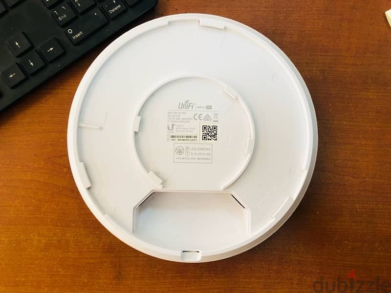 Ubiquiti UniFi AP AC Pro Indoor Outdoor Access Point UAP-AC-PRO 1