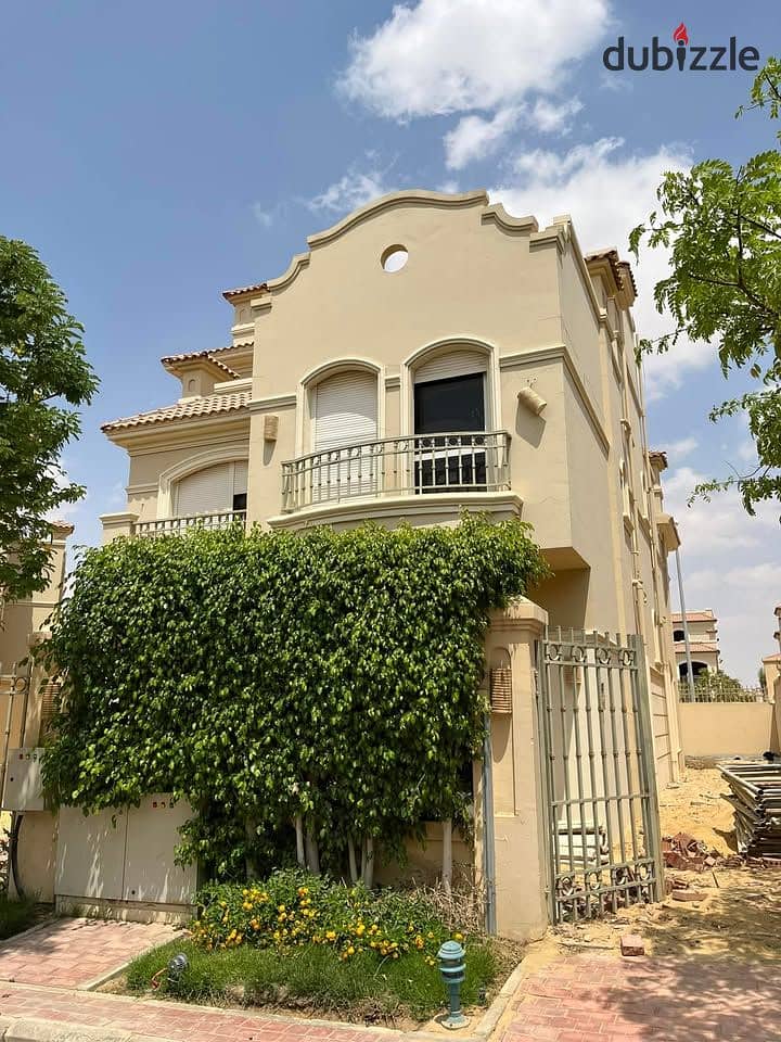 town house corner villa READY TO MOVE in lavista patio 5 el shorouk 0