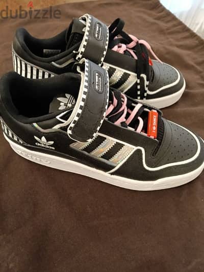 New Adidas women shoes size 38 2/3 . . . حذاء اديداس حريمي جديد