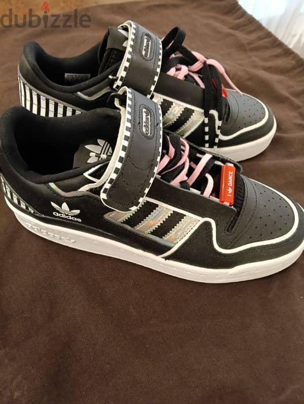 New Adidas women shoes size 38 2/3 . . . حذاء اديداس حريمي جديد 0