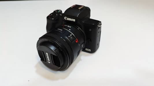 Canon M50 Mark 1 +Canon Lens 50mm + Viltrox Mount EF - M + أكسسوارات