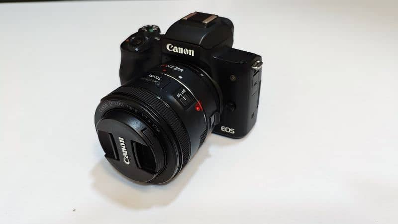 Canon M50 Mark 1 +Canon Lens 50mm + Viltrox Mount EF - M + أكسسوارات 0